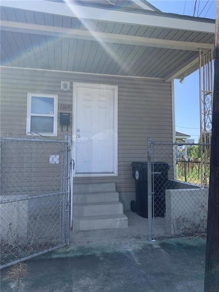 Building Photo - 1109 Teche St