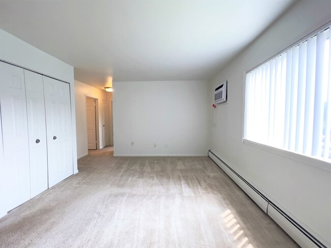 2BR, 1BA 800 SF - Living Room - Tanglewood Apartments