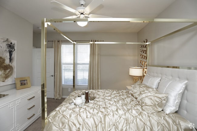 2 Bedroom - The Vintage at Zona Rosa Apartment Homes