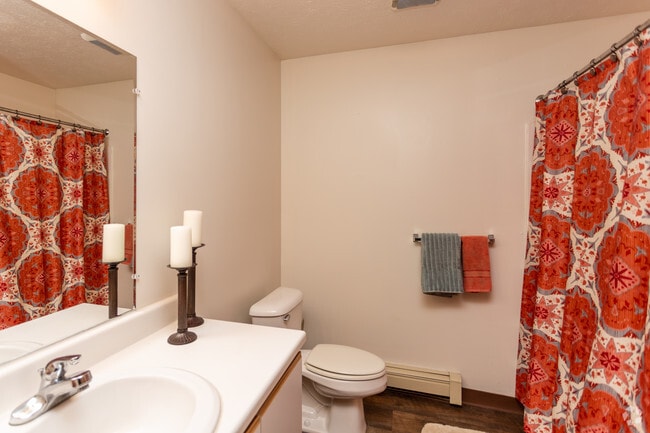 2BR, 1BA - 960 SF - Griswold Estates Apartments