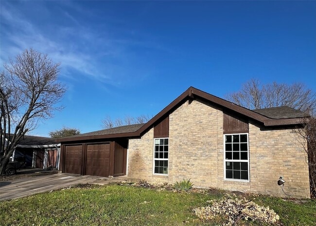 Photo - 2505 Clearwood Dr