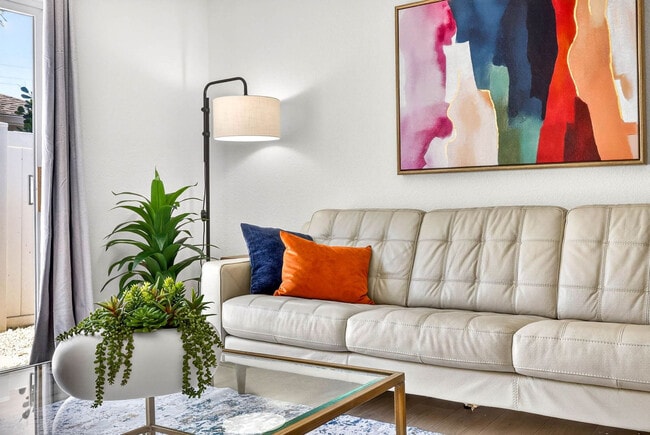 Photo - 310 W Warren Ave Unit ID1372309P