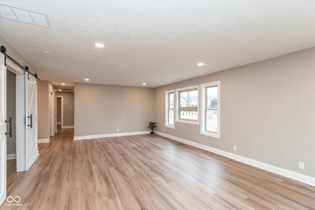 Photo - 707 Daffon Dr