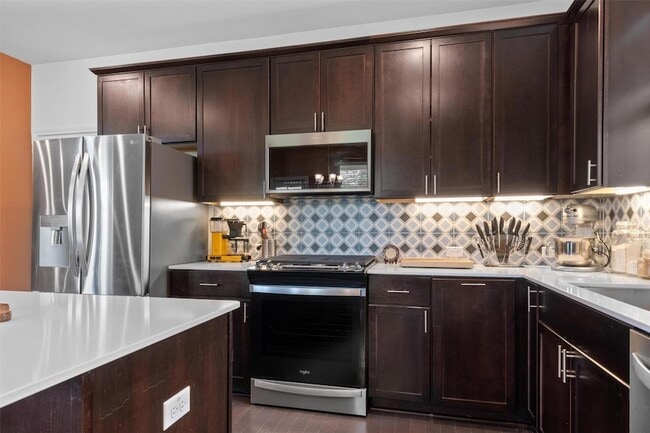 Photo - 6809 Ellsworth Walk