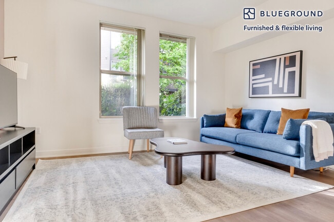 Building Photo - 11000 NE 10th St Unit FL1-ID921