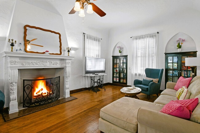 Photo - 414 Lake Shore Dr Unit ID1326851P