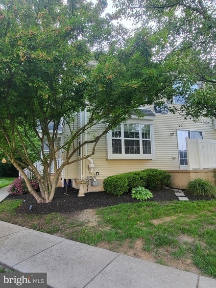 Photo - 284 Flagstone Rd