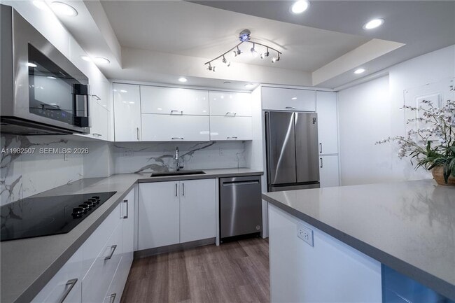 Building Photo - 2000 Towerside Terrace Unit 1910