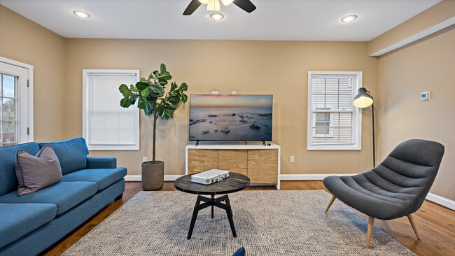 Building Photo - 800 S Washington St Unit ID1431387P