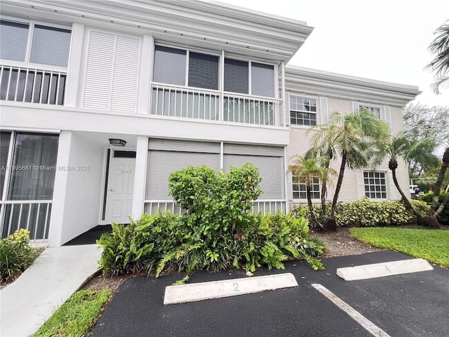 Building Photo - 6385 Bay Club Dr Unit 2