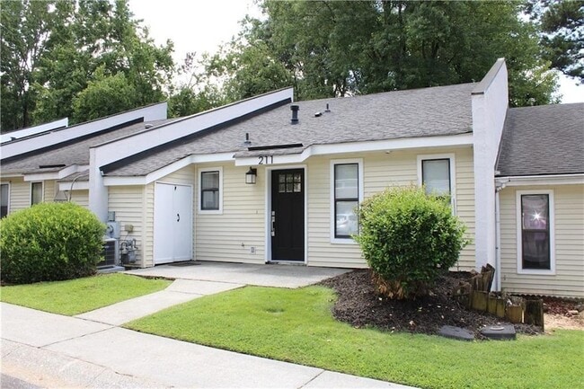 Building Photo - 211 Goshen Ln