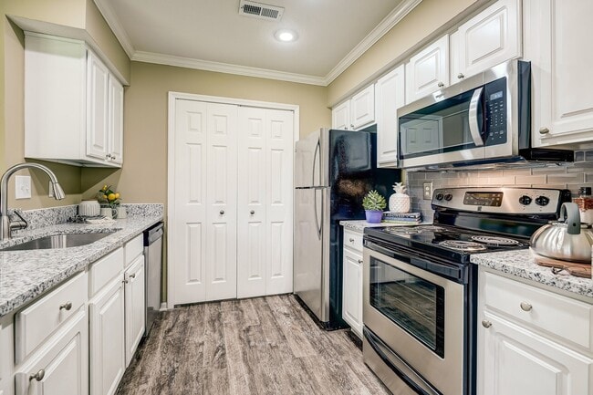 Photo - The Woods at Polaris Parkway Apartment Homes