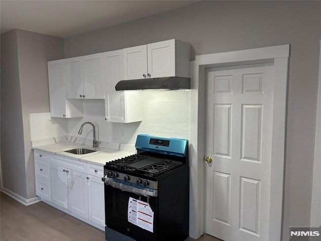 Building Photo - 220 Palisade Ave Unit 1B