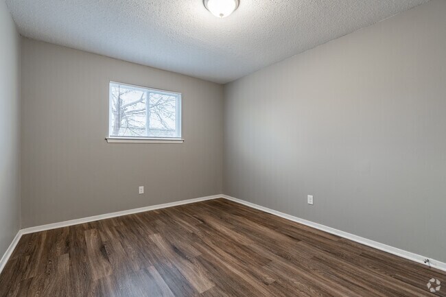 2BR, 1BA - 800SF - Bedroom - Forrest Cove