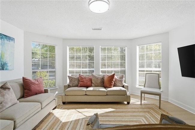Photo - 904 Wentworth Ct