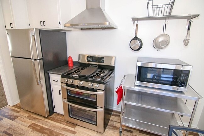 Photo - 116 1/2 24th ST Unit REAR Unit REAR