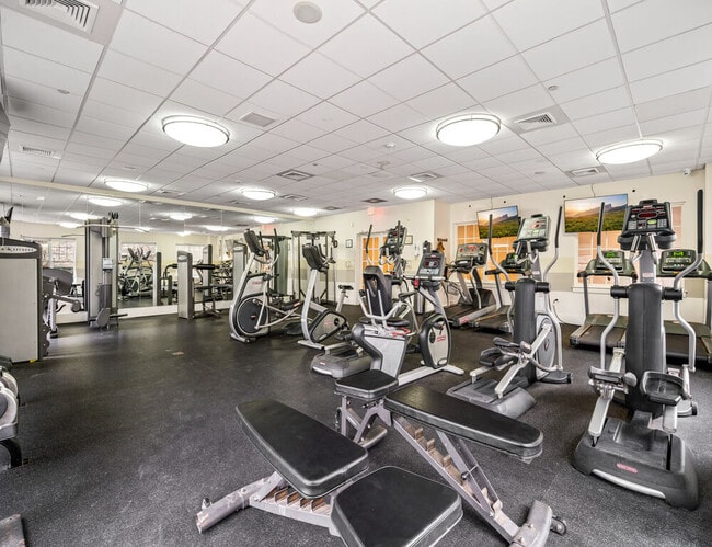 exteriors-amenities-8-3 - Foster Square Apartments