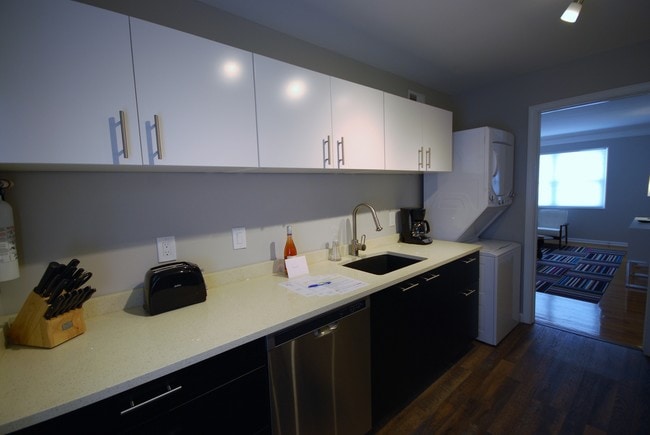 Brookwood Courtyard Condos - with Washer Dryer and Dishwasher - Furnished 2BR/1BA Apts. (NTLY/WKLY/MTHLY)