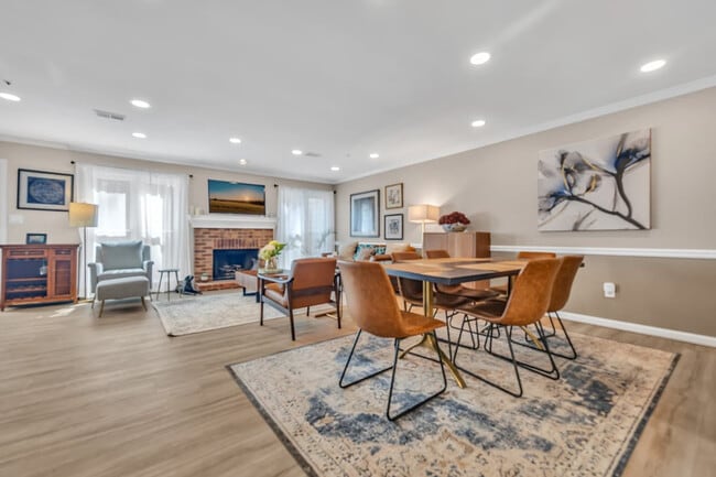 Photo - 586 St James Walk SE Unit SI ID1609582P