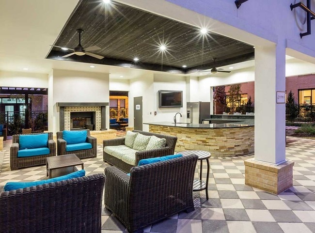 Outdoor Kitchen, Fireplace, & Television - AMLI Campion Trail