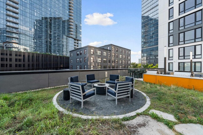 Photo - 853 W Blackhawk St Unit SI FL6-ID1466143P