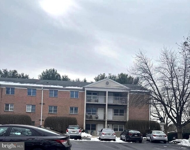 Building Photo - 2101 Cedar Run Dr Unit 208