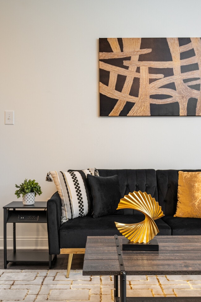 Building Photo - 5861 Royal Ln Unit ID1058532P