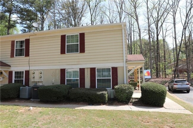 Photo - 1321 Surrey Ln SW