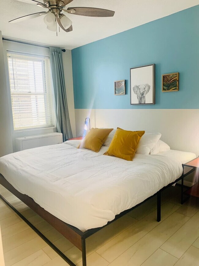 Photo - 300 W Peachtree St NW Unit ID1299355P