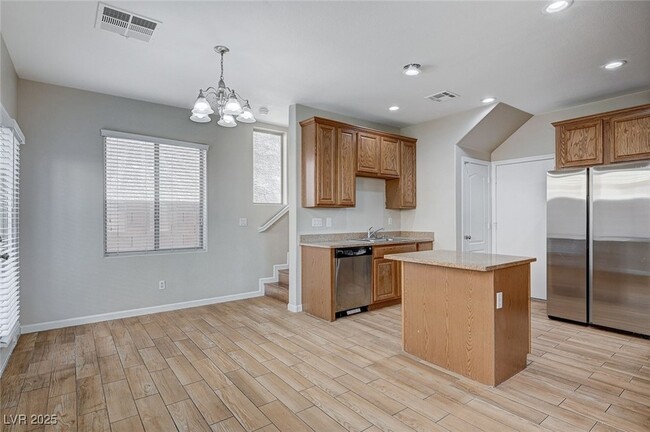 Photo - 684 Sumatra Pl