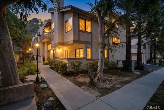 Building Photo - 26120 Alizia Canyon Dr Unit G