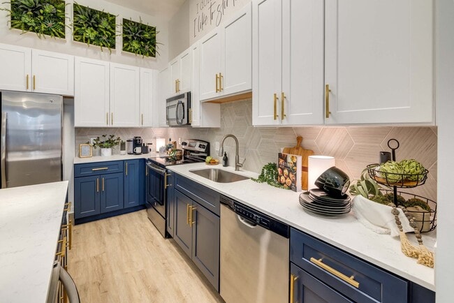 Midtown 205, Charlotte, NC, Cortado, Kitchen - Midtown 205