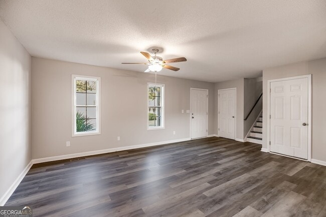 Photo - 380 River Trace Dr