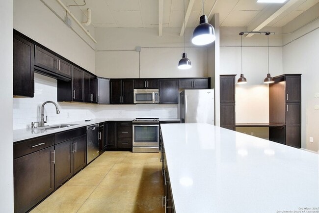 Photo - 3363 E Commerce St