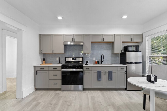 Photo - 316 E Amelia St Unit ID1363947P