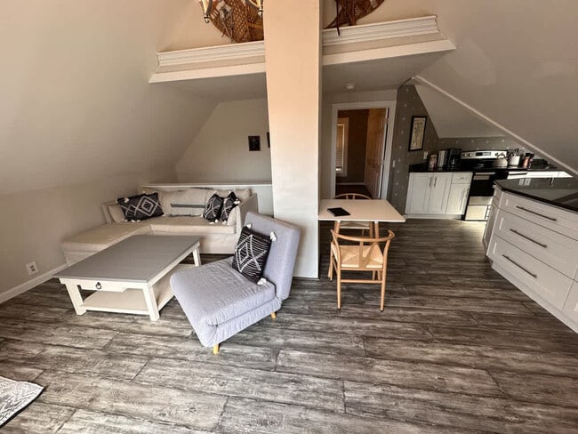 Building Photo - 18 Alpine Ct Unit ID1312388P