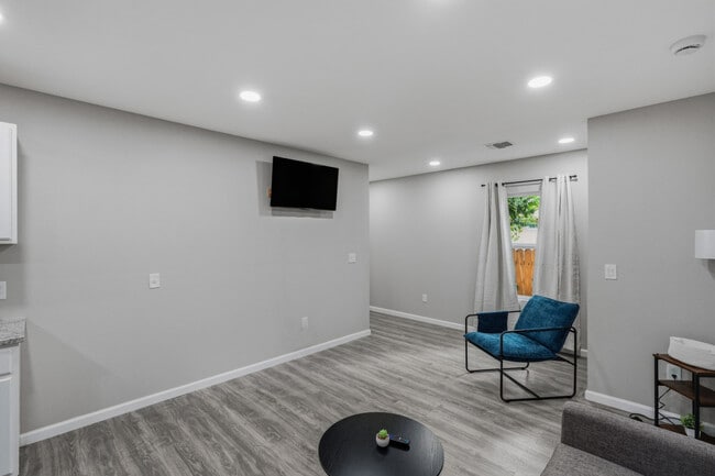 Photo - 2306 E Houston St Unit ID1335131P