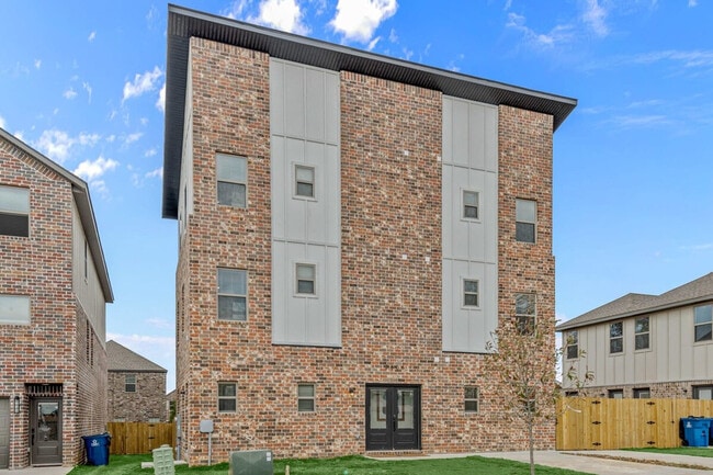 Photo - 2612 SW Livingston Square Unit FL1-ID1241301P