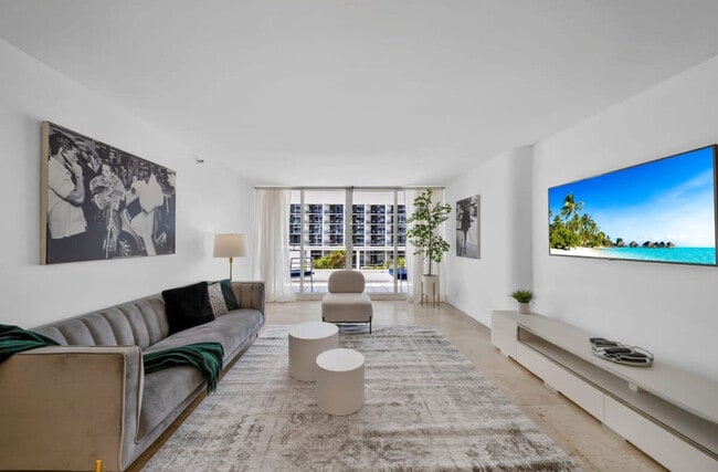 Building Photo - 1717 N Bayshore Dr Unit SI ID1437602P