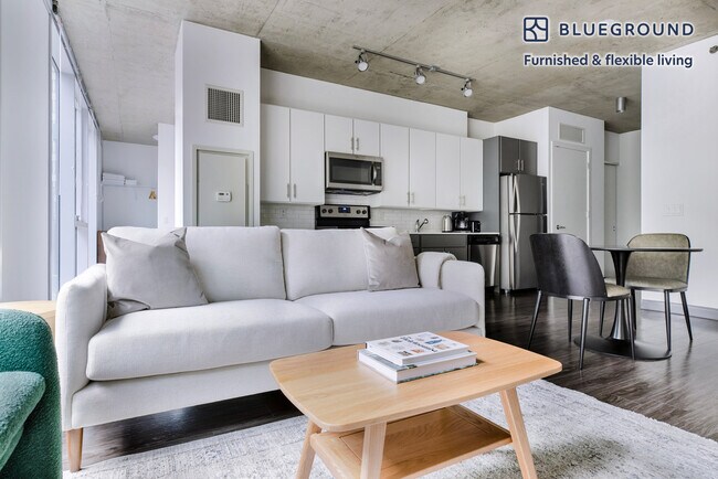 Photo - 215 W Lake St Unit SI FL7-ID1331