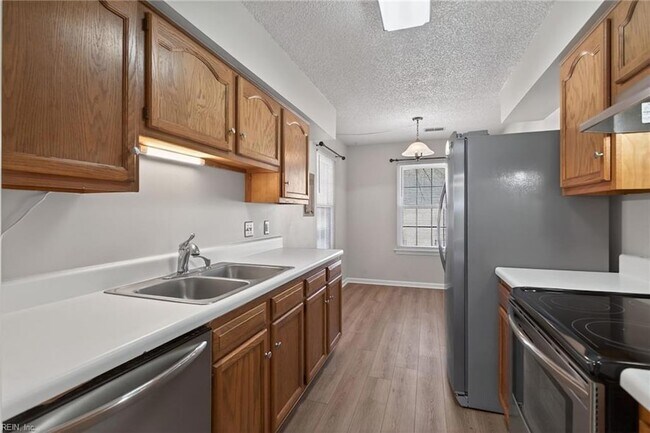 Photo - 901 Gas Light Ln