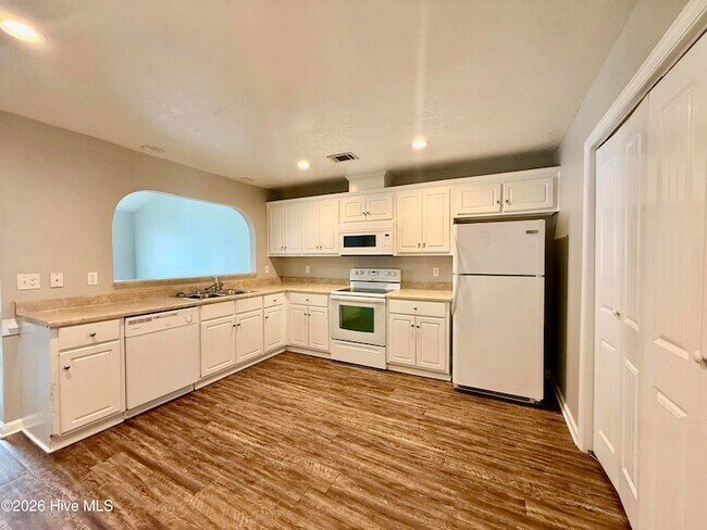 Photo - 705 Whispering Willow Way