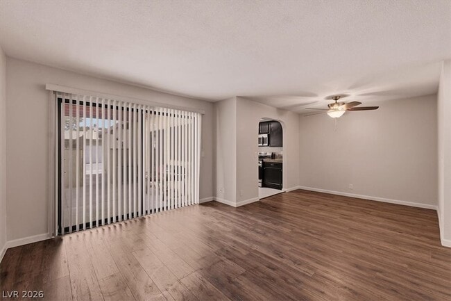 Photo - 2410 Pickwick Dr