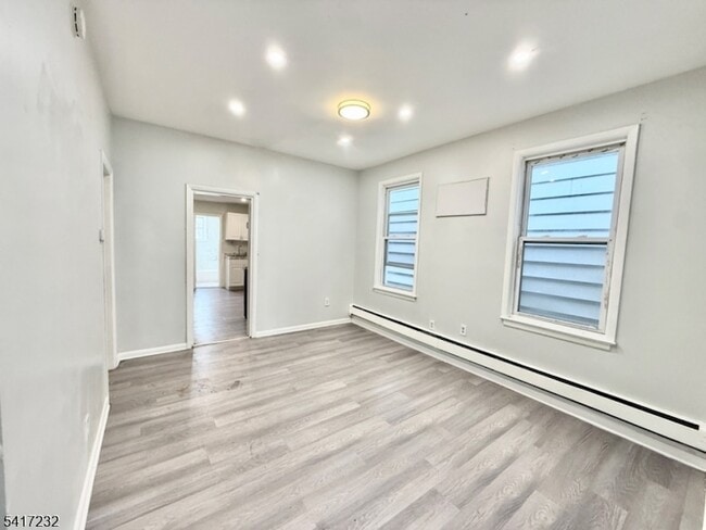 Photo - 46 Hawkins St