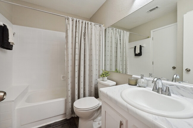 Model bathroom - Rosemont Brook Hollow