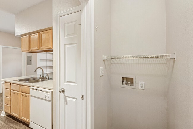 Lakeshore Villas apartments — community photo - Lakeshore Villas
