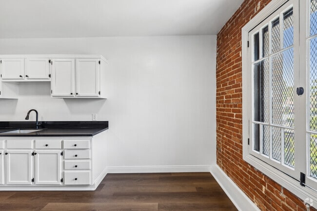 Studio - 550SF - Dining Room - The Nirvana