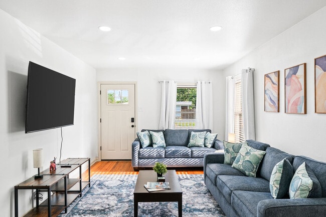 Photo - 406 Robert Dr Unit ID1268434P