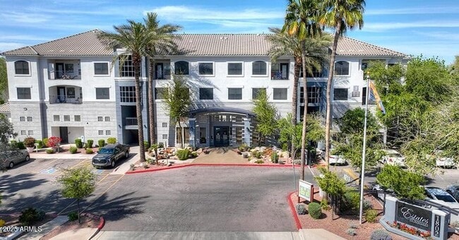 Building Photo - 1802 W Maryland Ave Unit 2