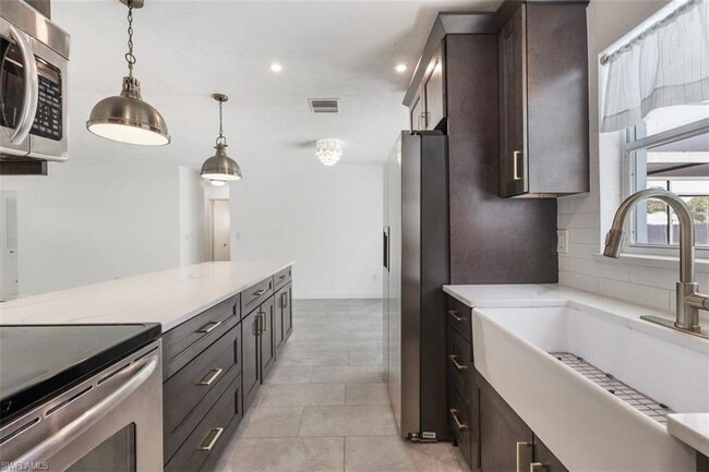 Photo - 1948 46th St SW